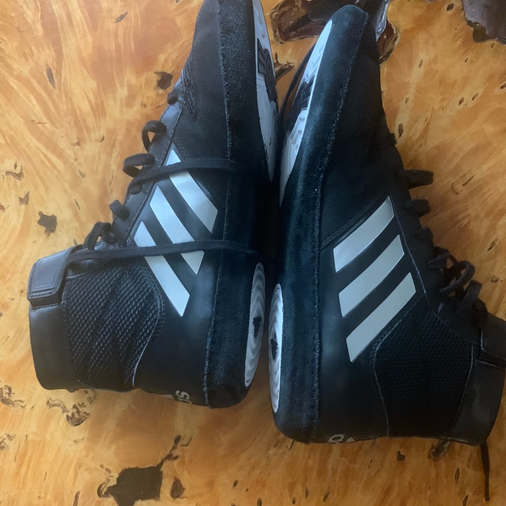 Adidas sneaker size 9.5